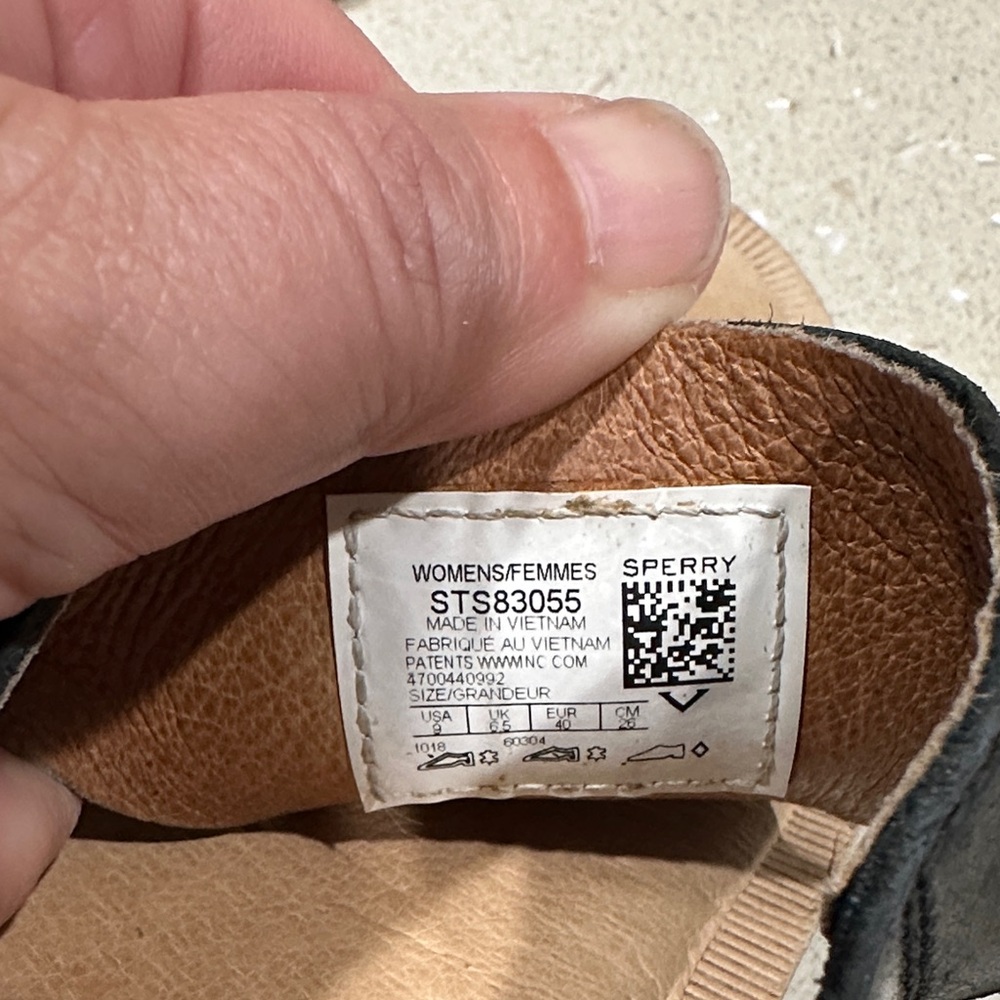 Sperry Black and Tan Sandals - Picture 2 of 7